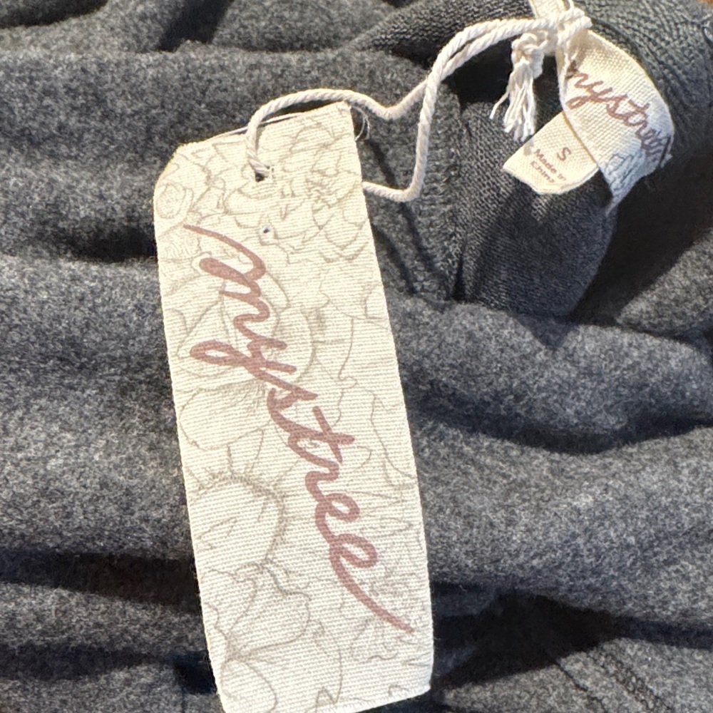 Mystree Hacci Pullover. - Picture 3 of 9